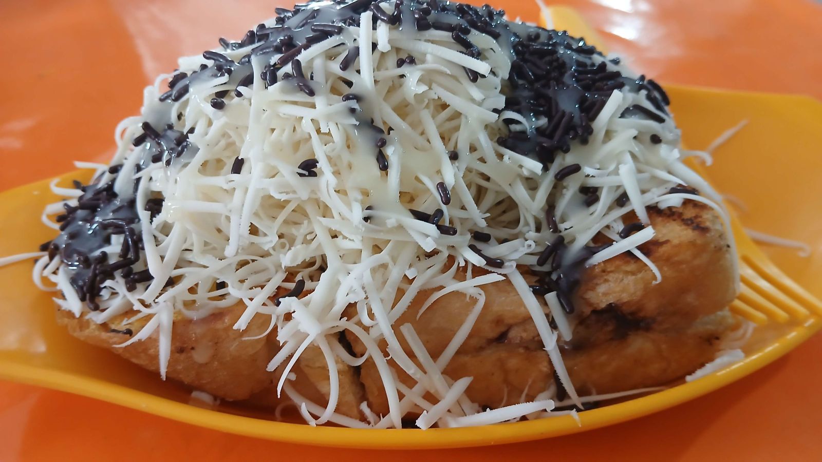 Roti Bakar Aas: Kenikmatan Hangat yang Menghangatkan Hari di Cilacap